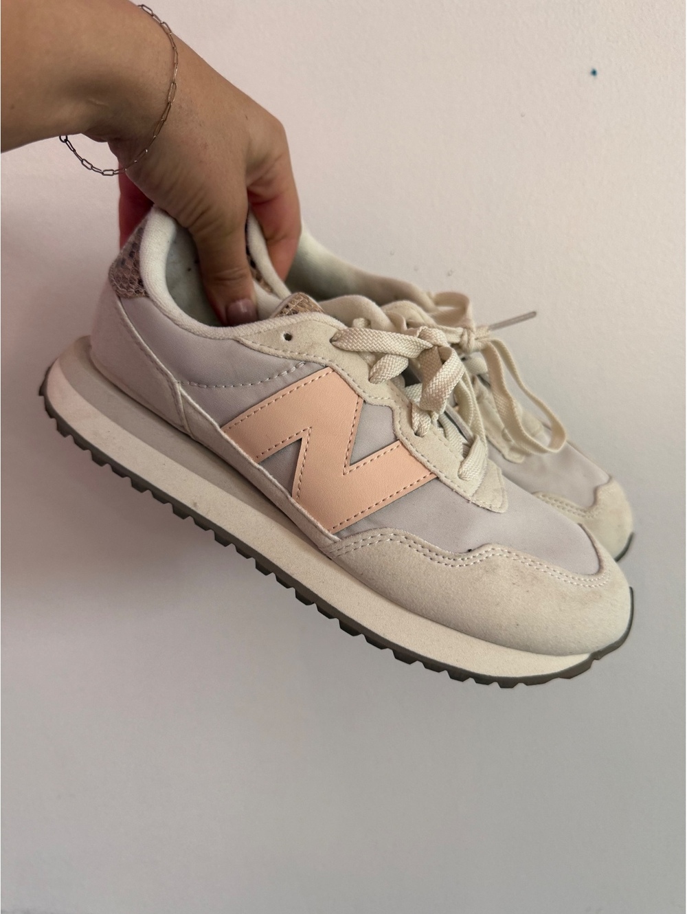 New Balance Cream/Pink Mens 5 or Womens 7